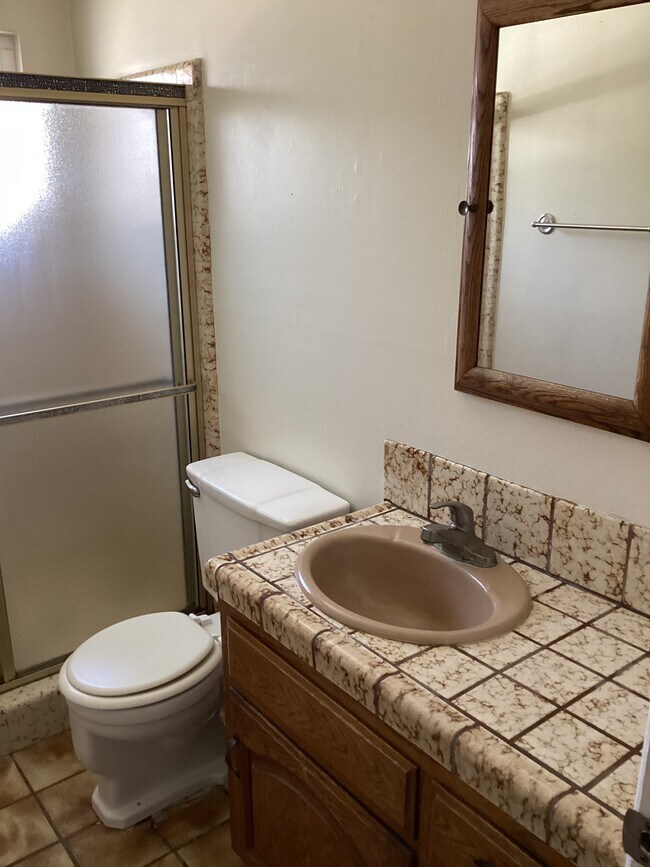 Foto del edificio - 1137 E 37th St