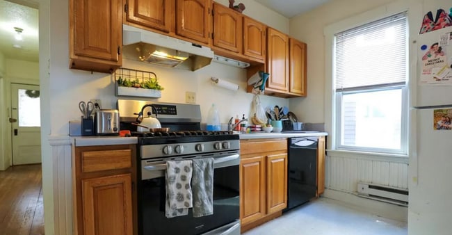 Building Photo - 44 Easton St