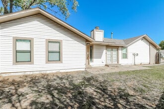 Building Photo - 2006 Twisted Oak Cir