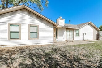 Building Photo - 2006 Twisted Oak Cir
