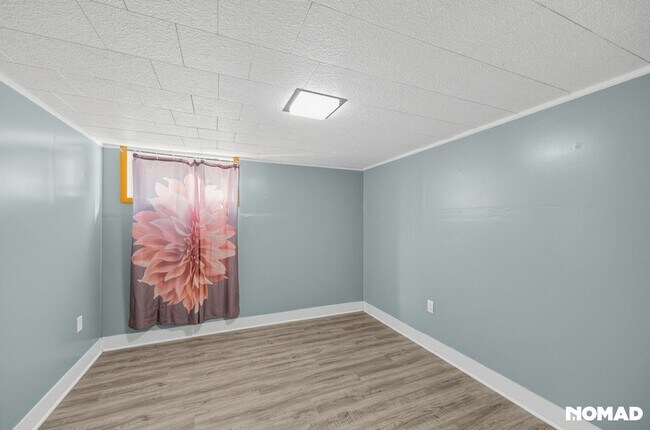 Building Photo - 14733 Ln Salle St