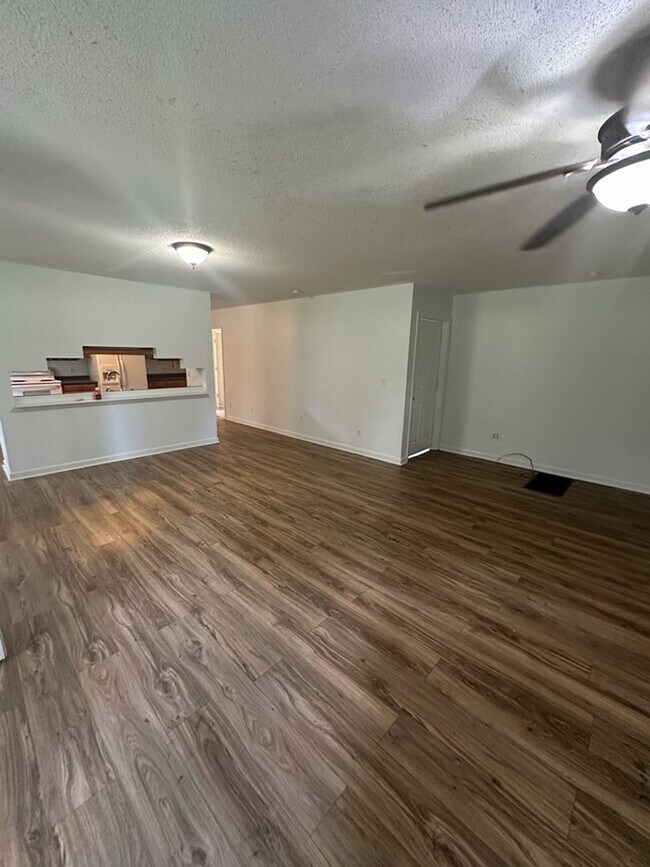Building Photo - 6250 W Highway 136