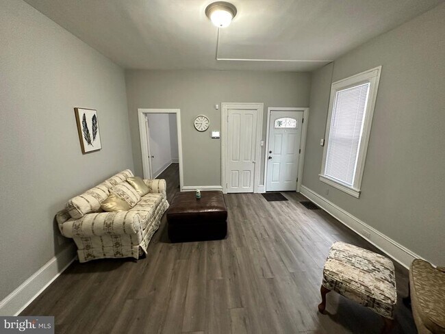 Building Photo - 242 Grant St