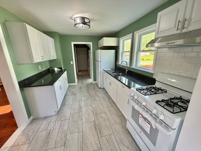 Foto del edificio - FOR RENT: Charming Remodeled Arts & Crafts Home in Monticello