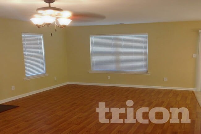 Foto del edificio - 6541 Nevin Rd