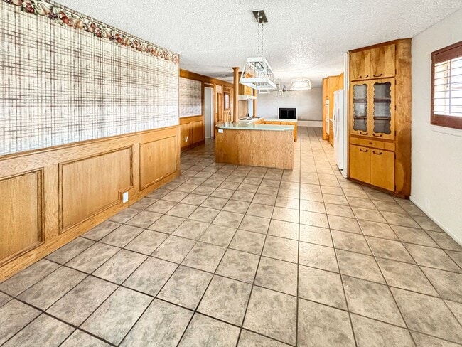 Building Photo - 1026 E Highland Dr