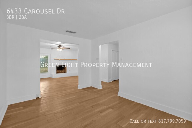 Foto del edificio - 6433 Carousel Dr