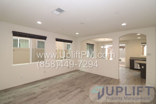 Building Photo - 3 Bedroom 2.5 Bathroom Townhouse in Ramona...