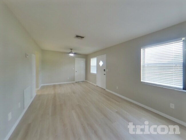 Foto del edificio - 944 Shorecrest Ave