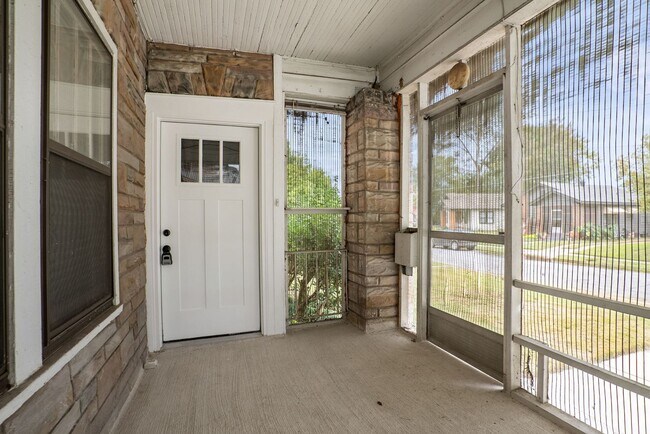 Foto del edificio - Charming 2 Bedroom 1 Bath house in the Argenta District of North Little Rock.