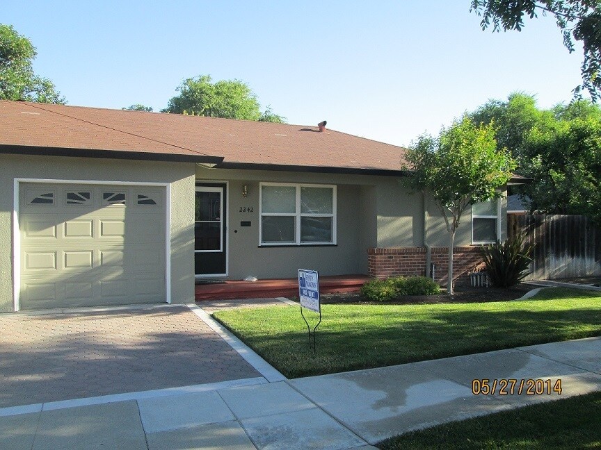 Foto principal - Lovely and Cozy 1 Bedroom Unit with a Garage!