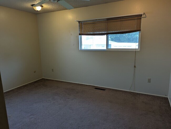 Foto del edificio - Spacious Clarkston 3 bed/2 Bath Pet-friendly House with Large Fenced Backyard