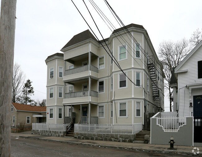 Building Photo - 21 Highland St
