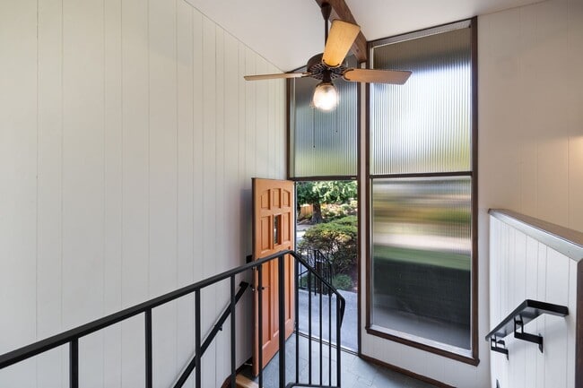 Building Photo - Updated Home in Normandy Park