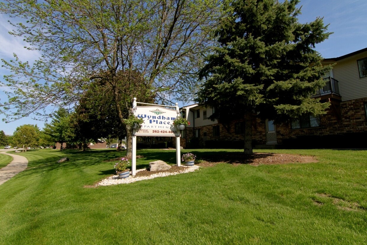 Primary Photo - Wyndham Place Apartments