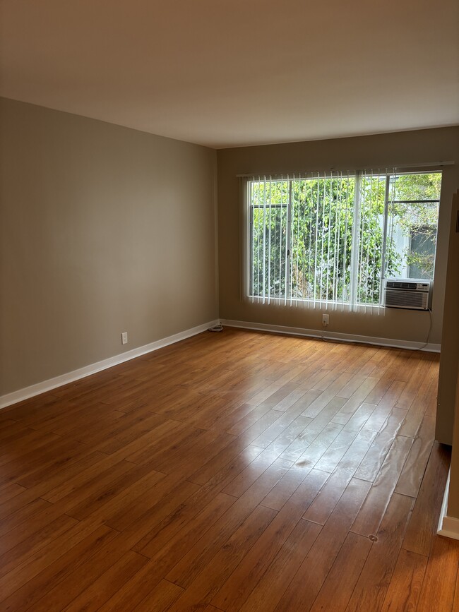 1x1 - Living Area - 15th Street Apartments