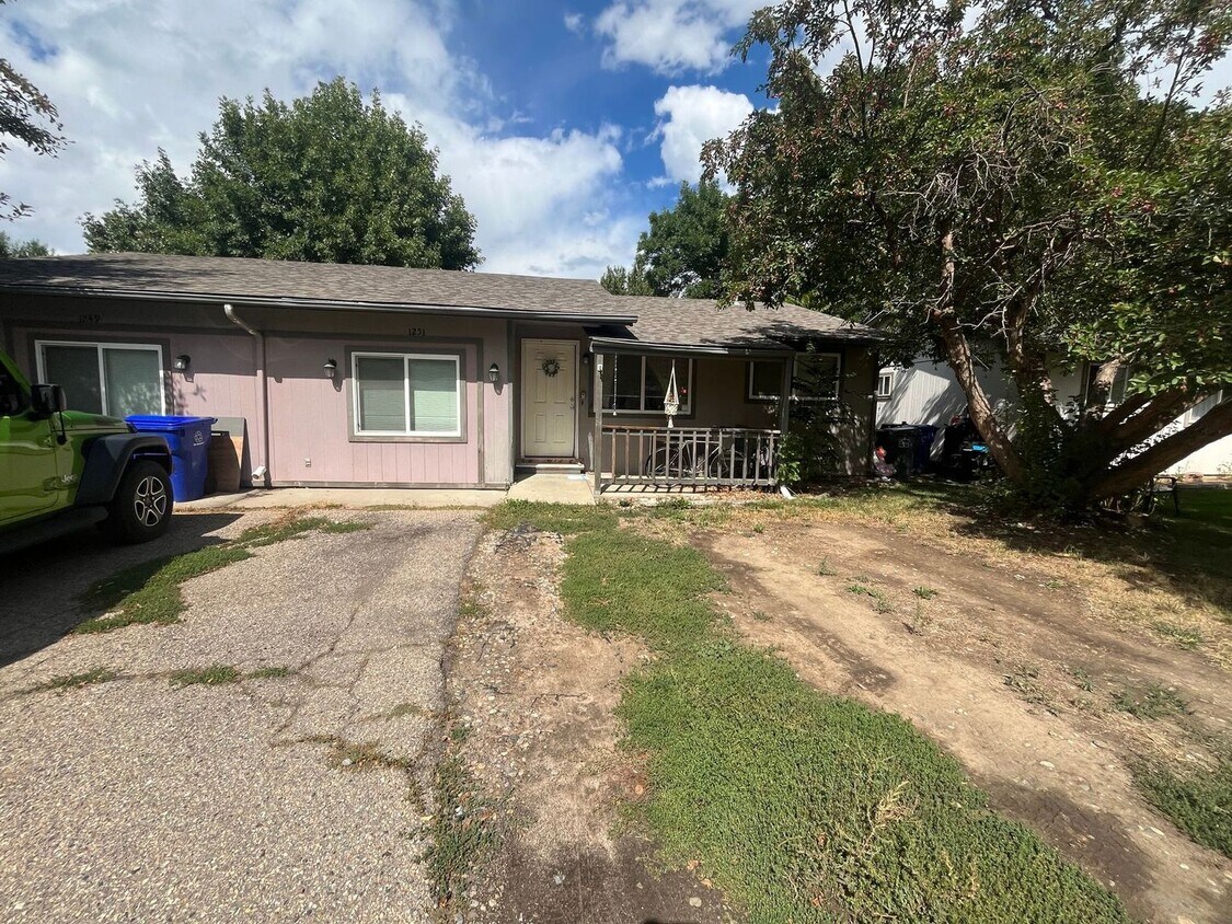 Primary Photo - Fantastic Duplex Unit in Loveland