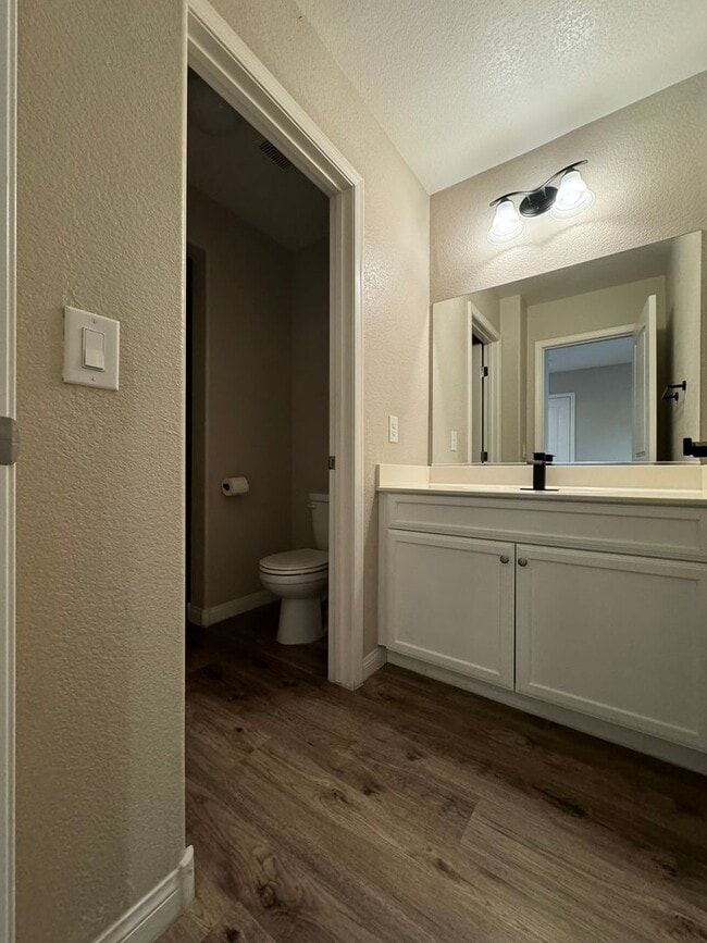 Foto del edificio - Beautiful 2-story home in the sought-after Providence community!