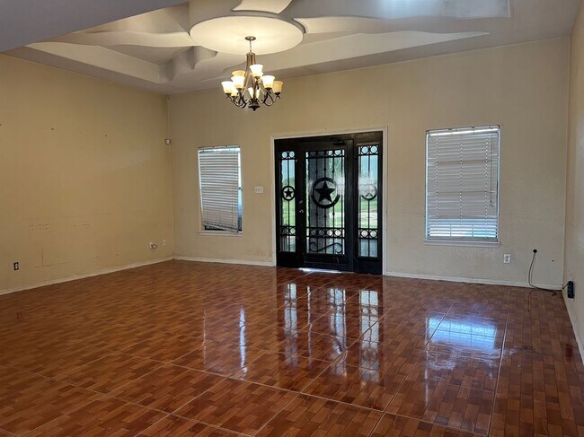 Foto del edificio - 24175 Engleman Rd