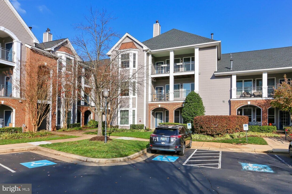 Primary Photo - 20417 Riverbend Square