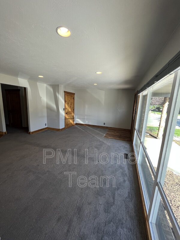 Building Photo - 2327 750 W St