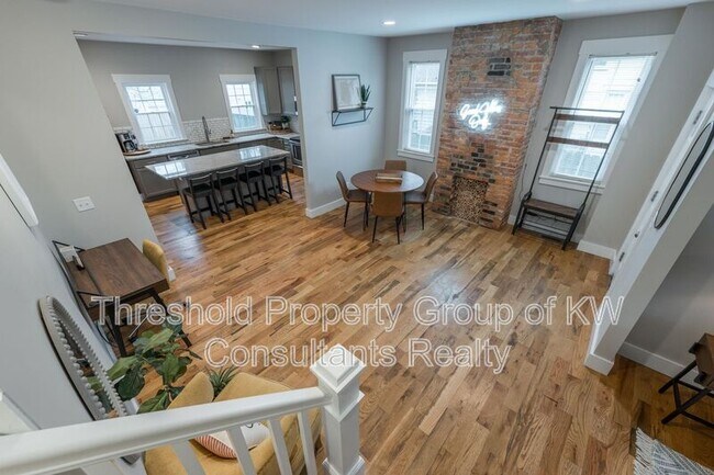 Building Photo - 65 E 7th Ave