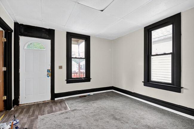 Building Photo - 2210 W Wiswall St