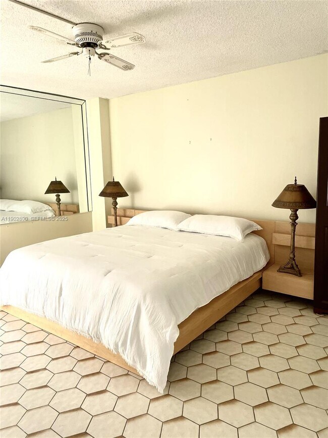 Foto del edificio - 3301 N Country Club Dr