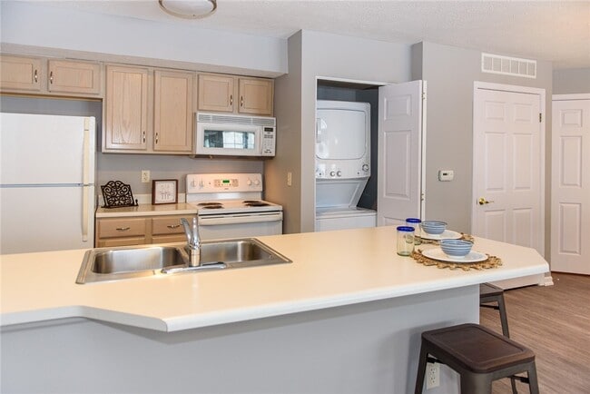 Building Photo - 705 Hill Park Ct