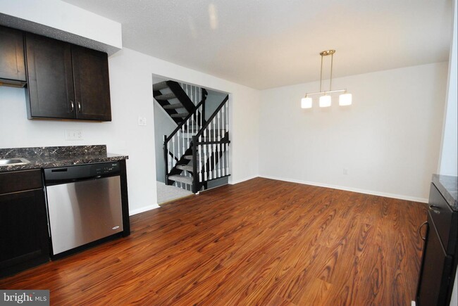 Building Photo - 5312 Avalon Pl