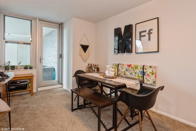Foto del edificio - 4250 N Marine Dr