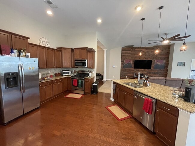Building Photo - 1213 Raven Rd