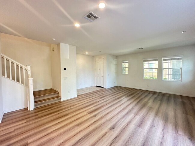 Building Photo - 4 bedroom home for lease in Chino