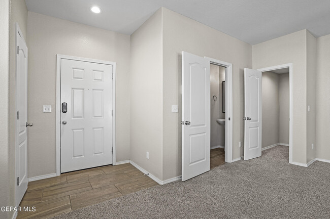 Building Photo - 14448 Jasmin Maribel Dr