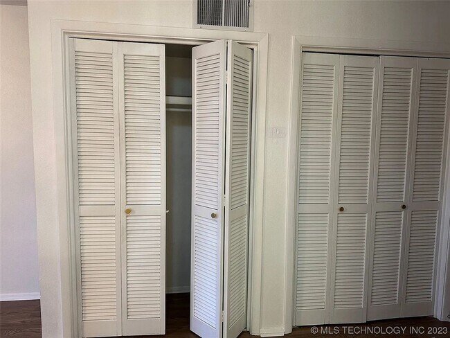 Foto del edificio - 123 Falconhead Dr