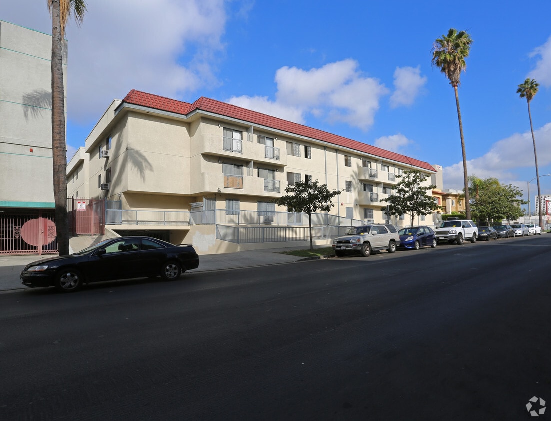 Building Photo - Catalina Apartments