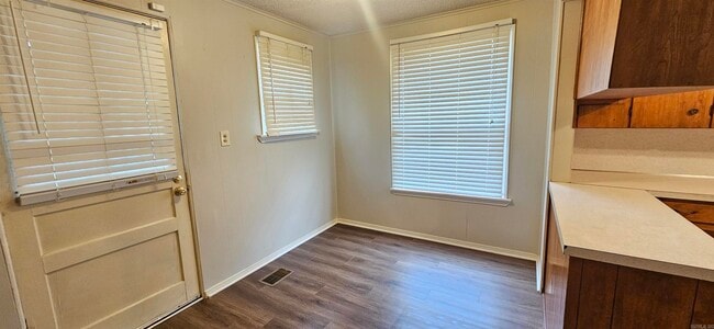 Foto del edificio - 1200 Crest Rd