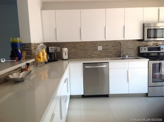 Building Photo - 460 Poinciana Island Dr