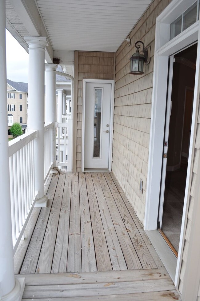 Building Photo - 2 Bedroom, 2 bath Condo Suncrest Village G...