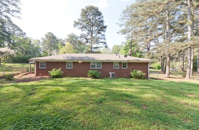 Building Photo - 1224 Skyview Cir SW