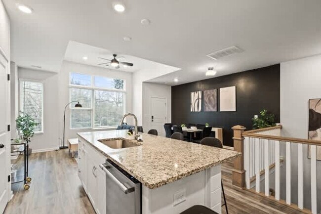 Foto del edificio - 2037 Statesville Ave