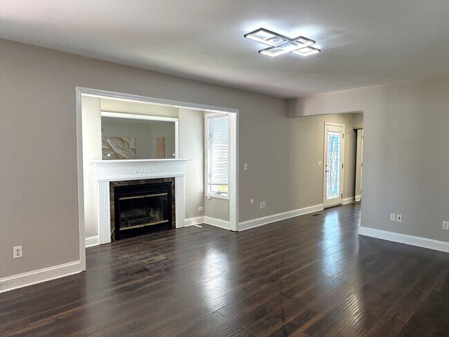 Building Photo - 6652 Fernwood Dr