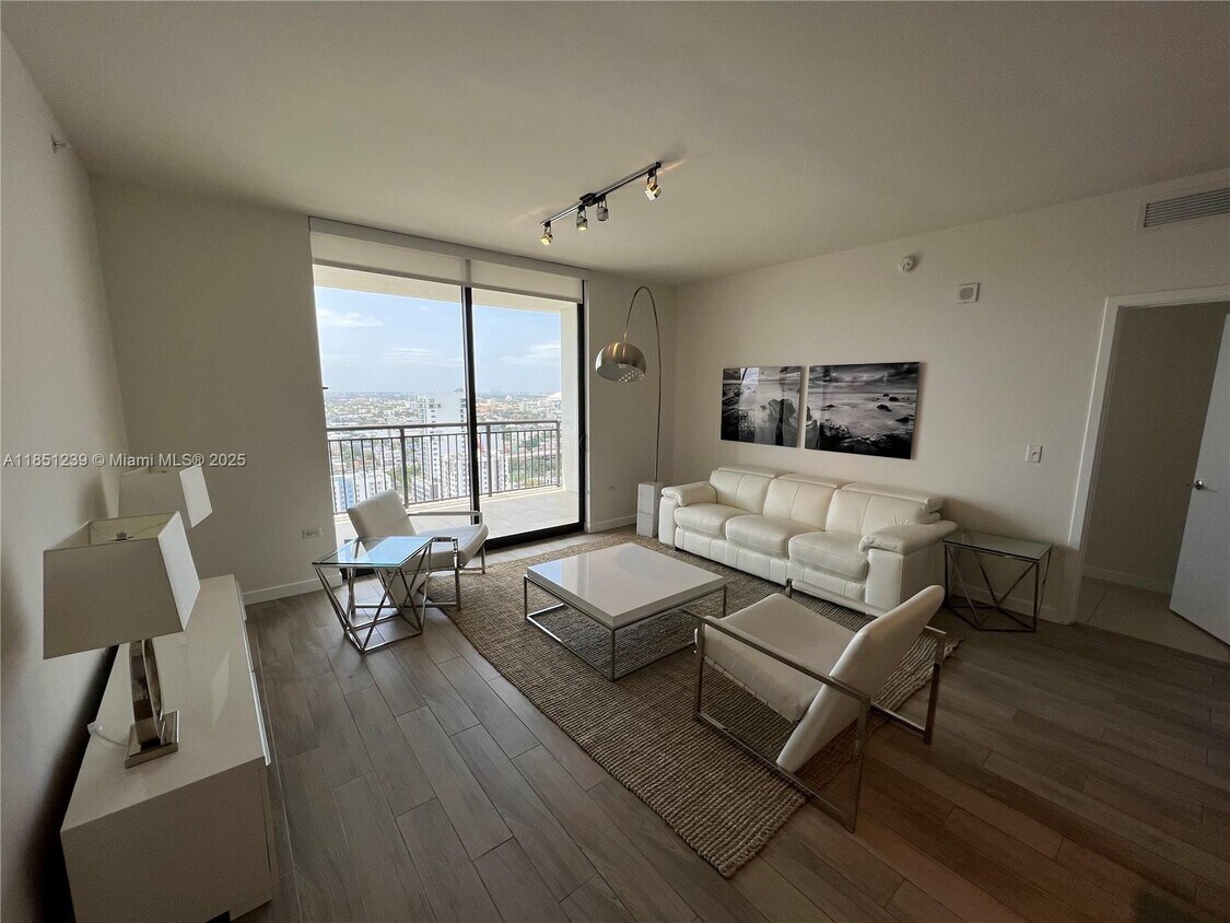 Foto principal - 999 SW 1st Ave