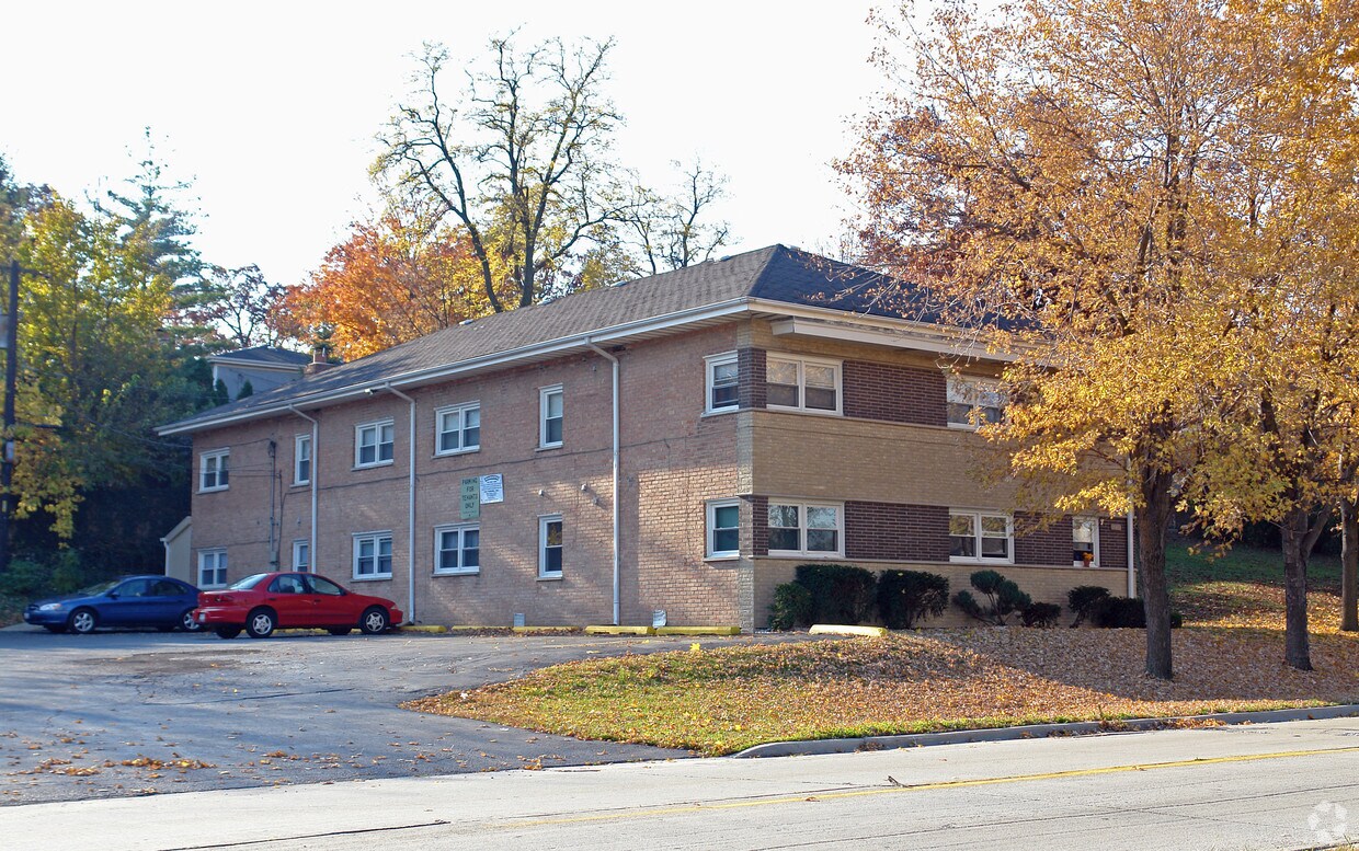 Foto principal - 8239 S Archer Ave