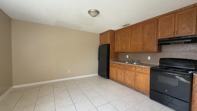 Foto del edificio - 4253 Moncrief Rd W