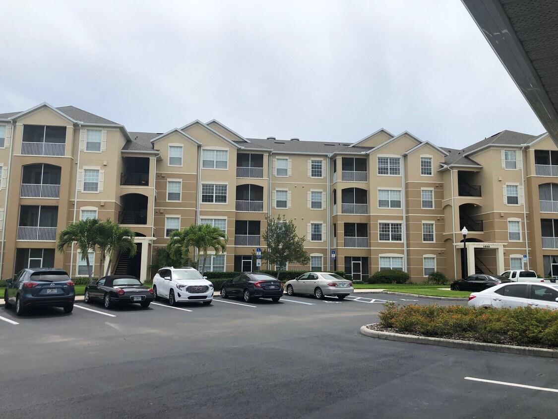 Luxury Condo w/ Elevators - 3868 Lexmark Ln