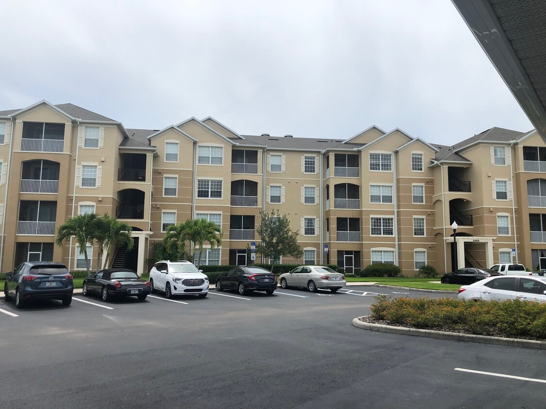 Luxury Condo w/ Elevators - 3868 Lexmark Ln