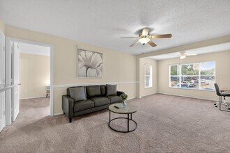 Building Photo - 30 Golf Ter Dr