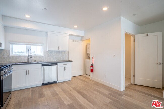 Foto del edificio - 608 N Gramercy Pl