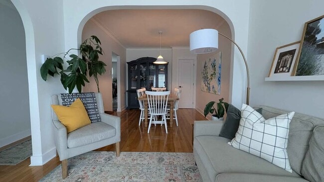 Building Photo - 772 Av 4E